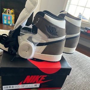 Jordan 1s Retro high OG Mocha